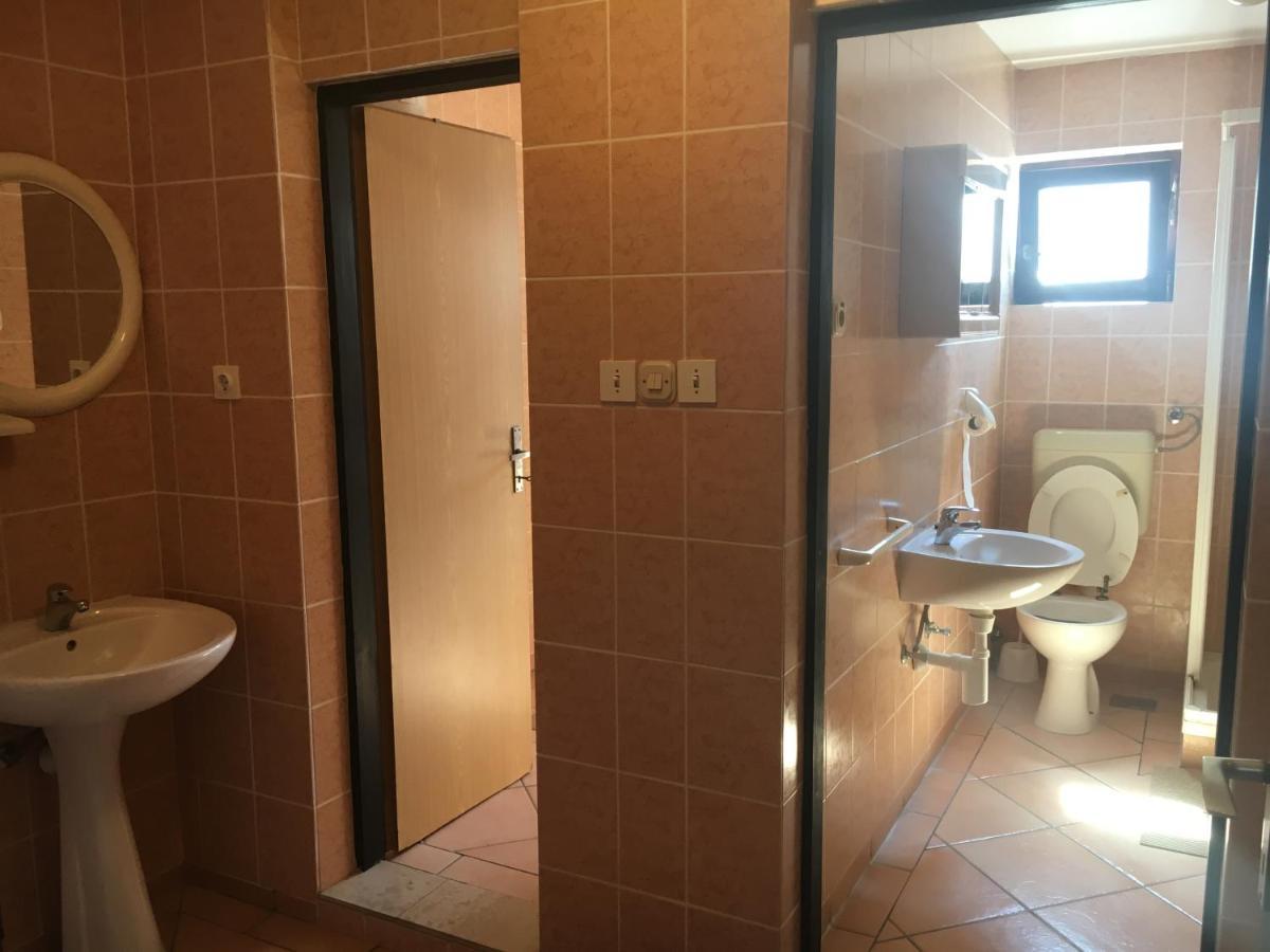 Apartmani Slavica บีโอกราดนาโมรู ภายนอก รูปภาพ