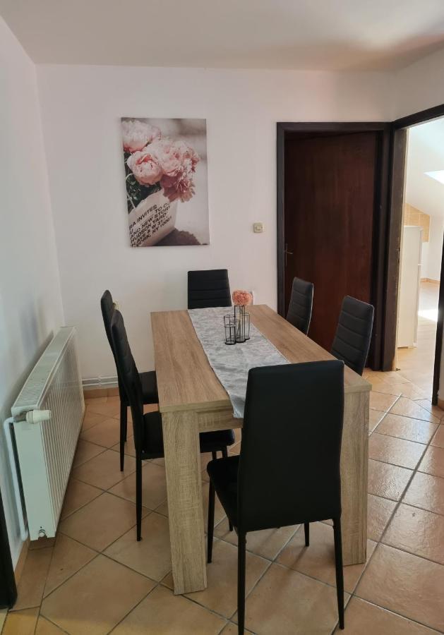 Apartmani Slavica บีโอกราดนาโมรู ภายนอก รูปภาพ